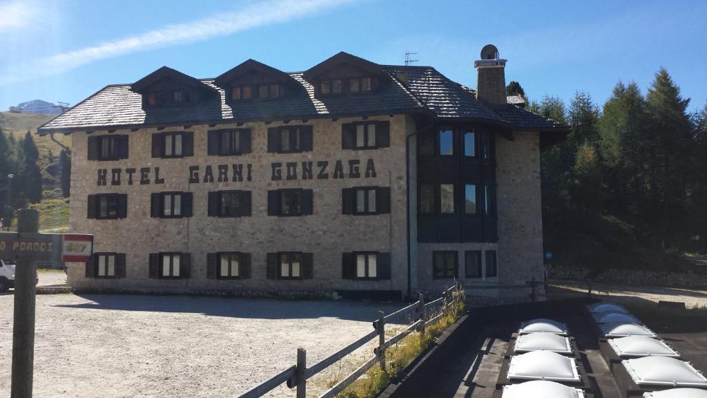 Hotel Garni Gonzaga Canazei Exteriér fotografie